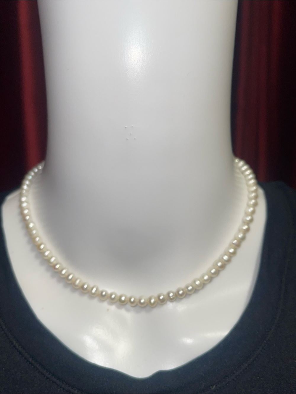 Classic White Pearl Necklace – Elegant Women’s Choker